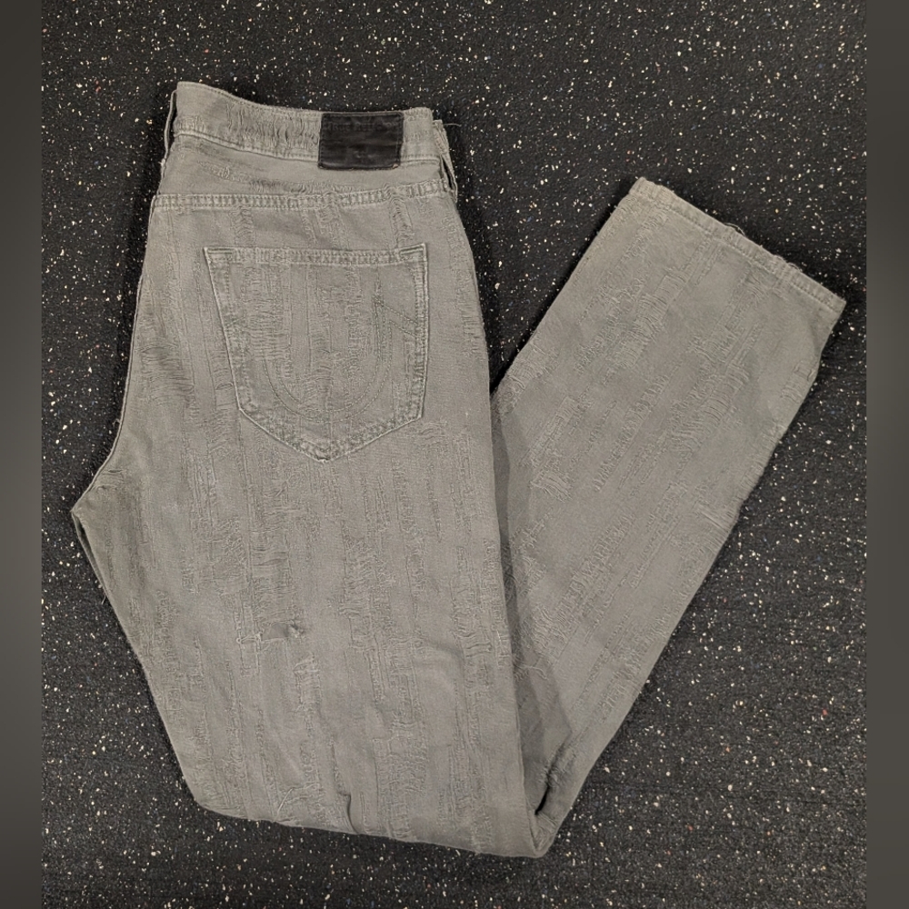 True Religion Men's Geno Relaxed Slim Fit Size 33 Distressed Look